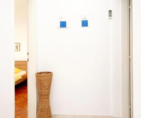 189b アパート ザヴァラティサ