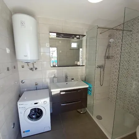 189b Apartment *